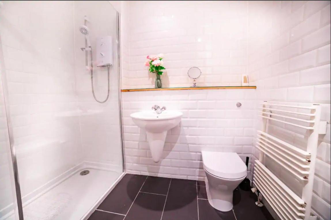Renfield Apartment, Bright And Spacious Home Glasgow Esterno foto